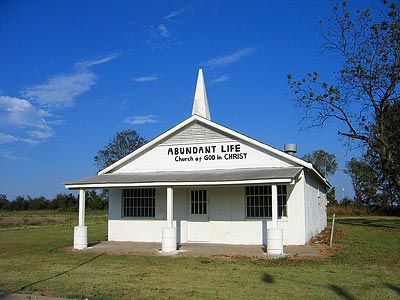 There are hundreds of tiny churches like this on what seems like every corner.